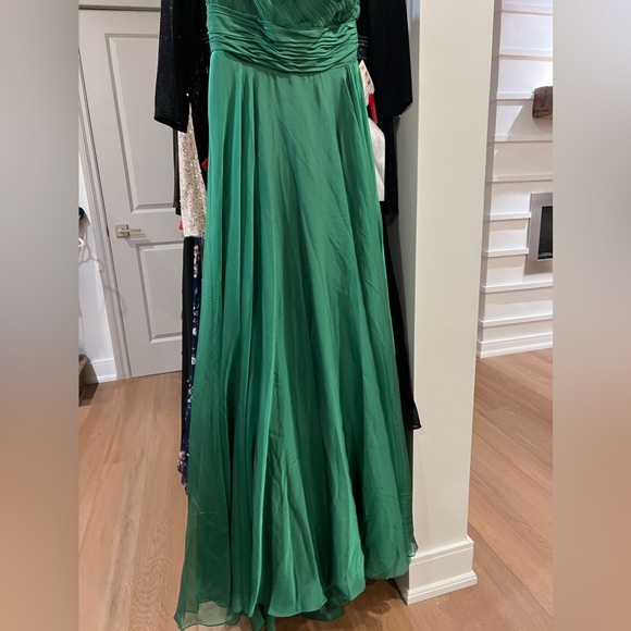 NEW without tags - Green satin one shoulder ruched MacDuggal dress size US 2 - Picture 7 of 7